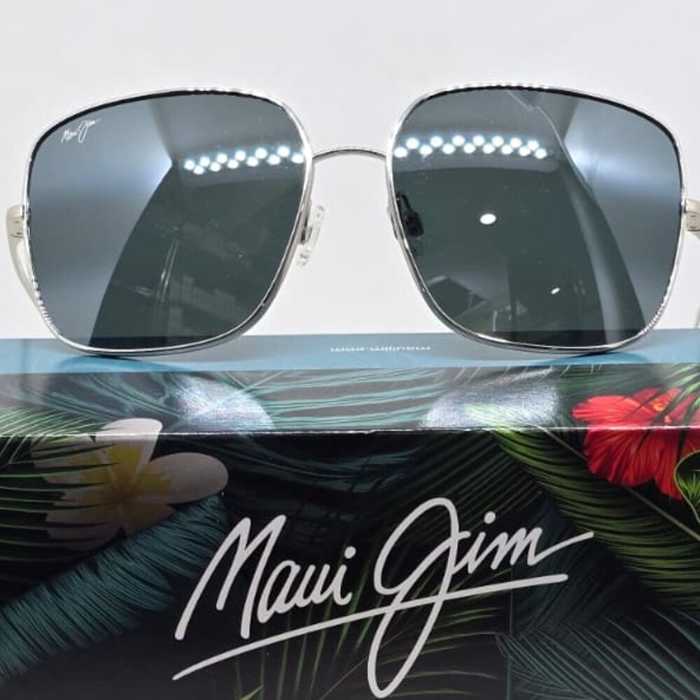 MAUI JIM WITH POLARIZED LENSES Stylish Silver Sunglasses with Blue Lenses